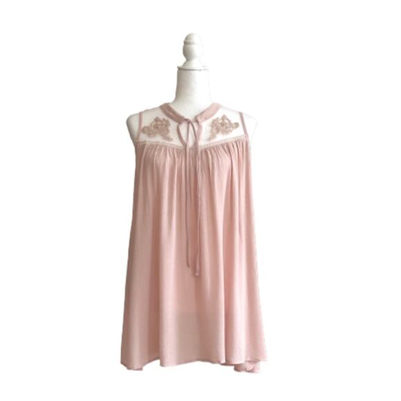 Hayden Los Angeles Top Dusty Pink Floral Embroidered Sleeveless Swing Large NEW - Picture 1 of 10